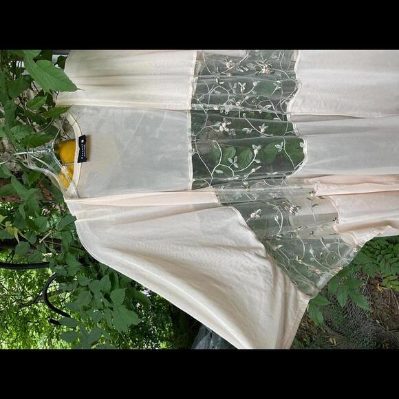 Paperoc  Sheer Pale Pink With Embroidered Flowers Kimono,Coverup  Size Large - Picture 3 of 9